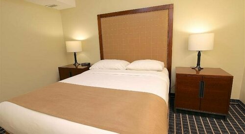 Гостиница Medicine Hat Suites в Медисин-Хэт