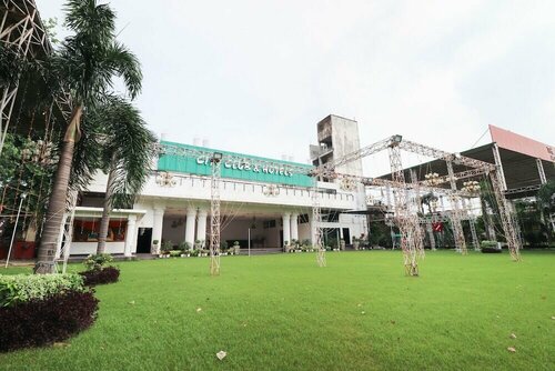 Oyo 60162 City Club & Hotels