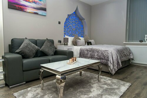 Гостиница Aphrodite Suites Huddersfield в Галифаксе