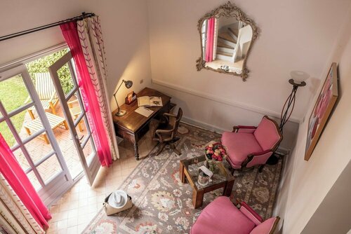Гостиница Hostellerie de l'Abbaye de la Celle в Бриньоле