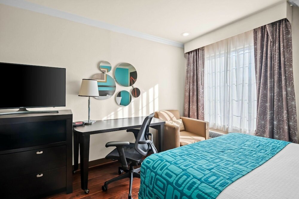 Фото Howard Johnson by Wyndham Pasadena