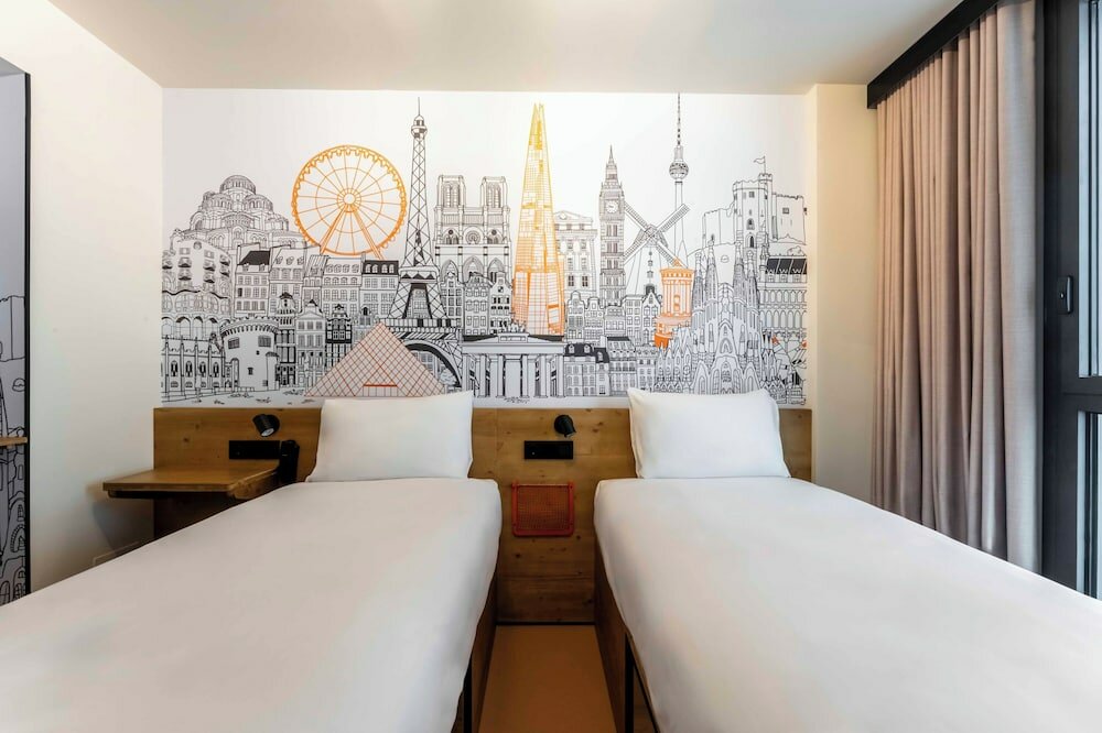 Фото EasyHotel Barcelona La Sagrera