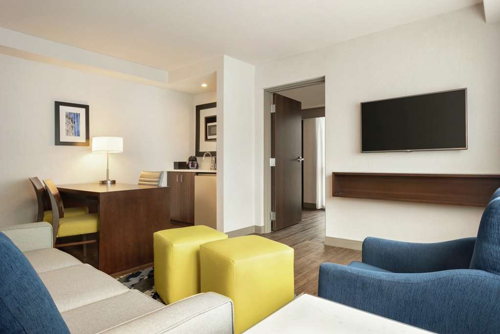 Фото Embassy Suites Indianapolis Downtown