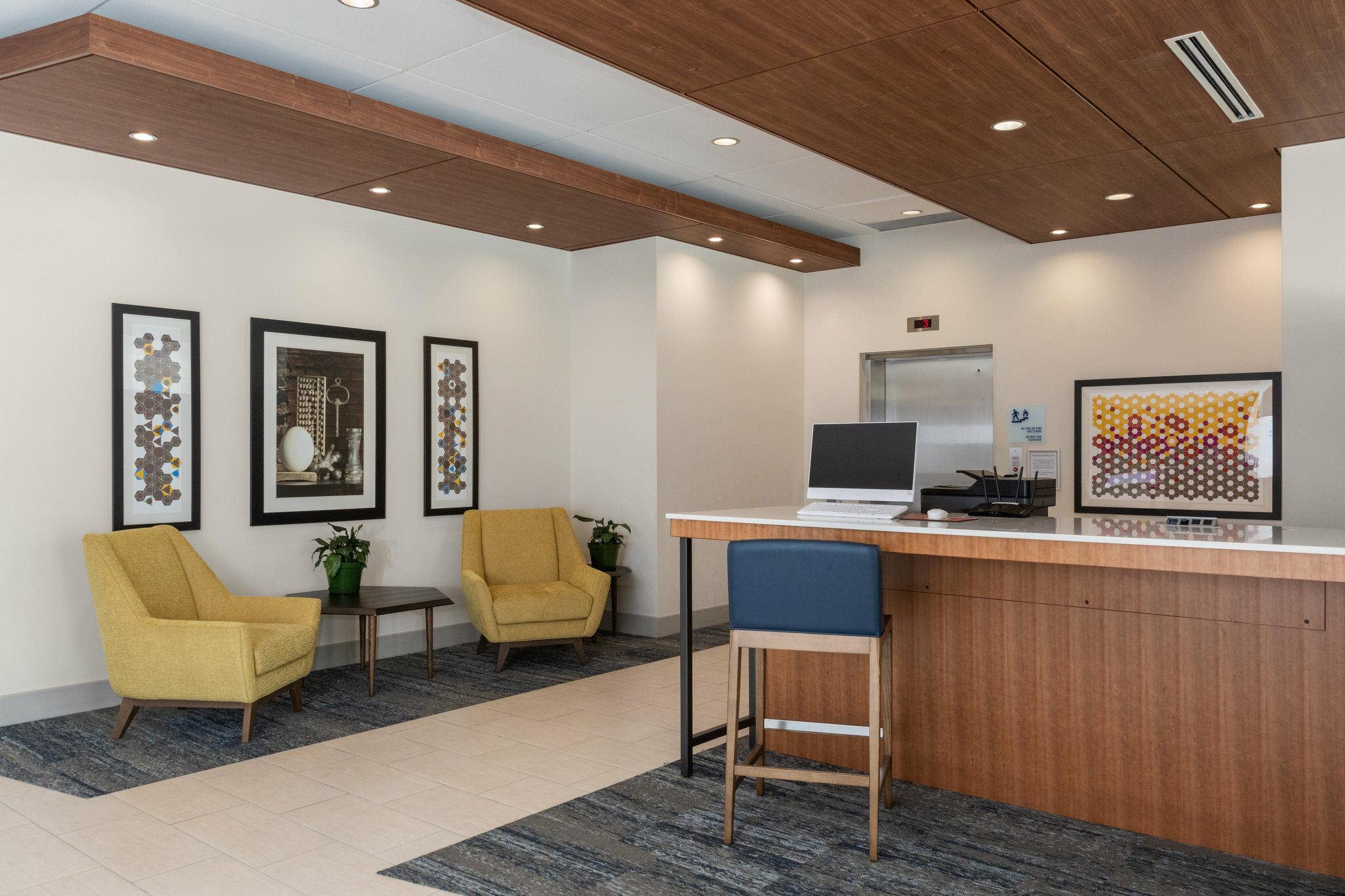 Фото Holiday Inn Express & Suites Victoria Colwood by IHG