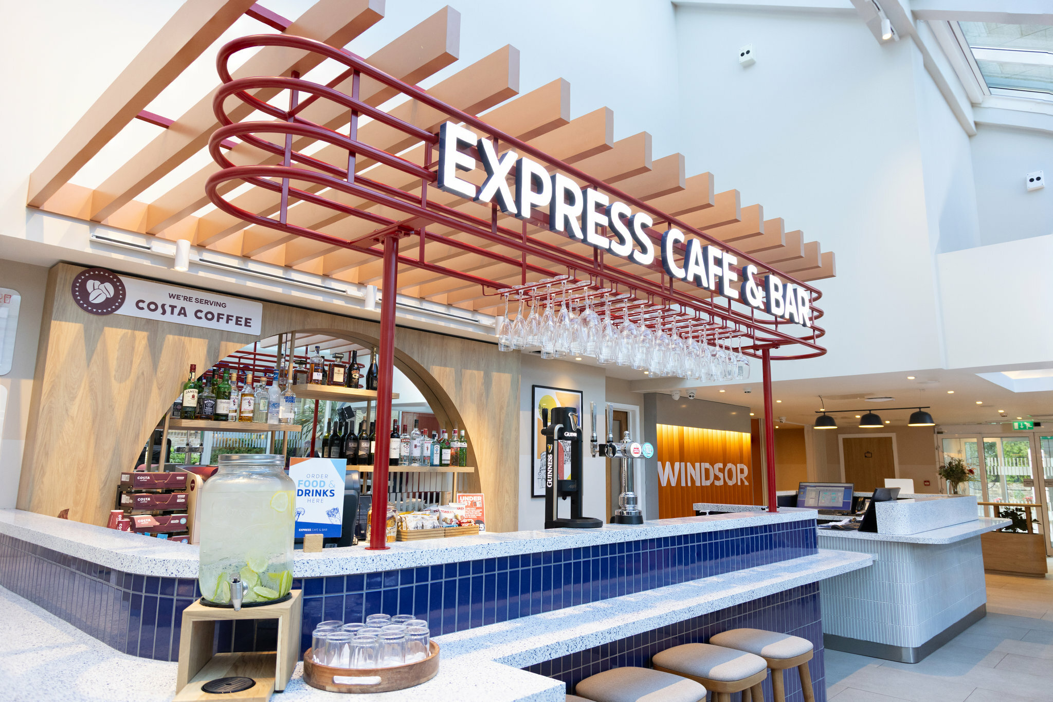 Фото Holiday Inn Express Windsor, an Ihg Hotel