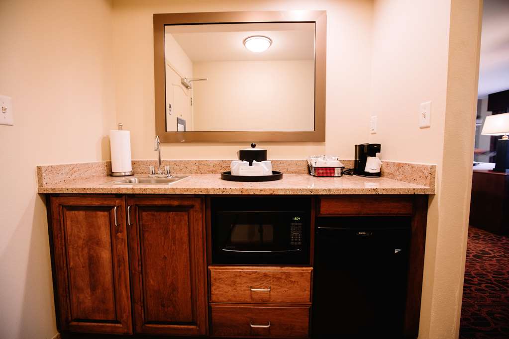 Фото Hampton Inn & Suites Minot Airport, Nd