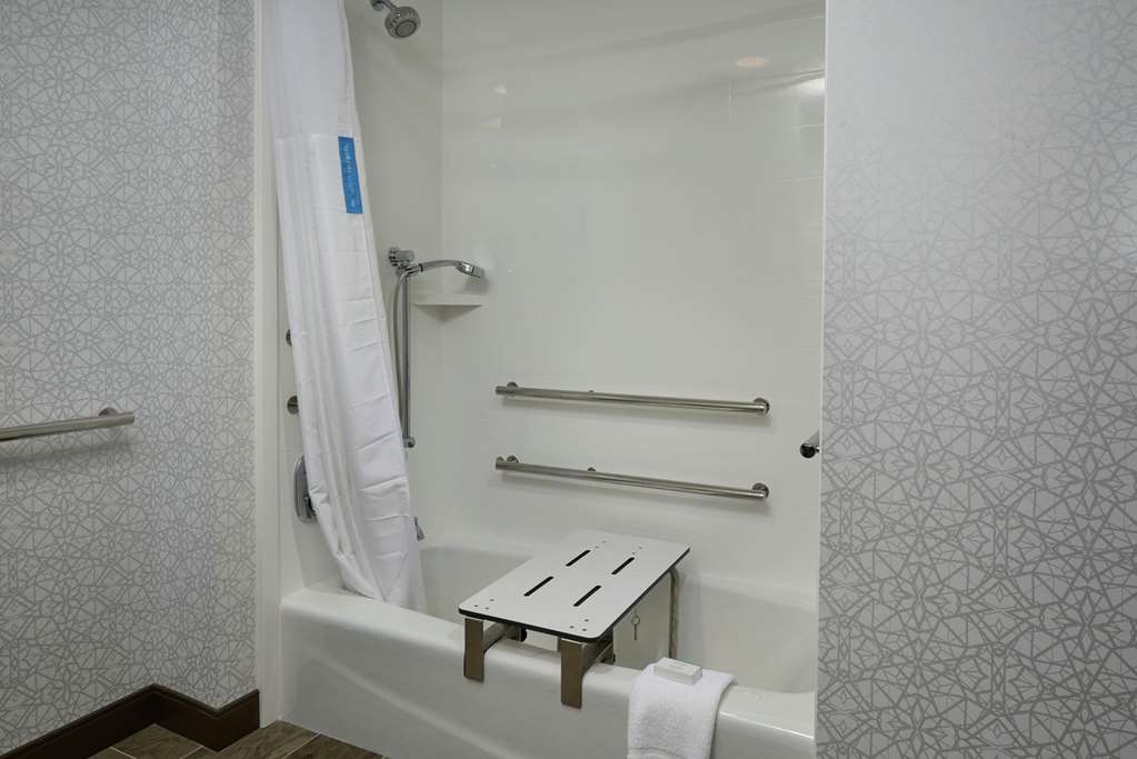 Фото Hampton Inn by Hilton Burley