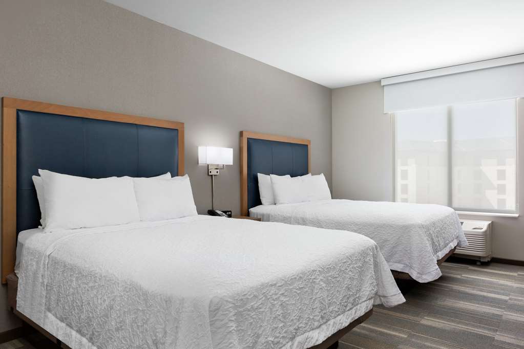 Фото Hampton Inn & Suites San Diego Airport Liberty Station