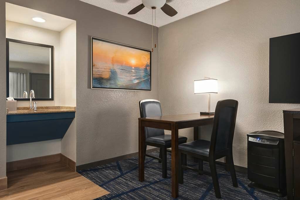 Фото Embassy Suites by Hilton Miami International Airport