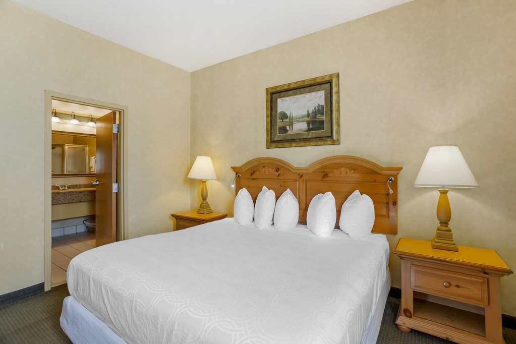 Фото Best Western Plus Revere Inn & Suites