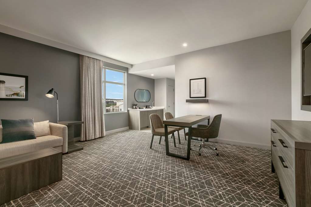 Фото Embassy Suites by Hilton Atlanta Midtown