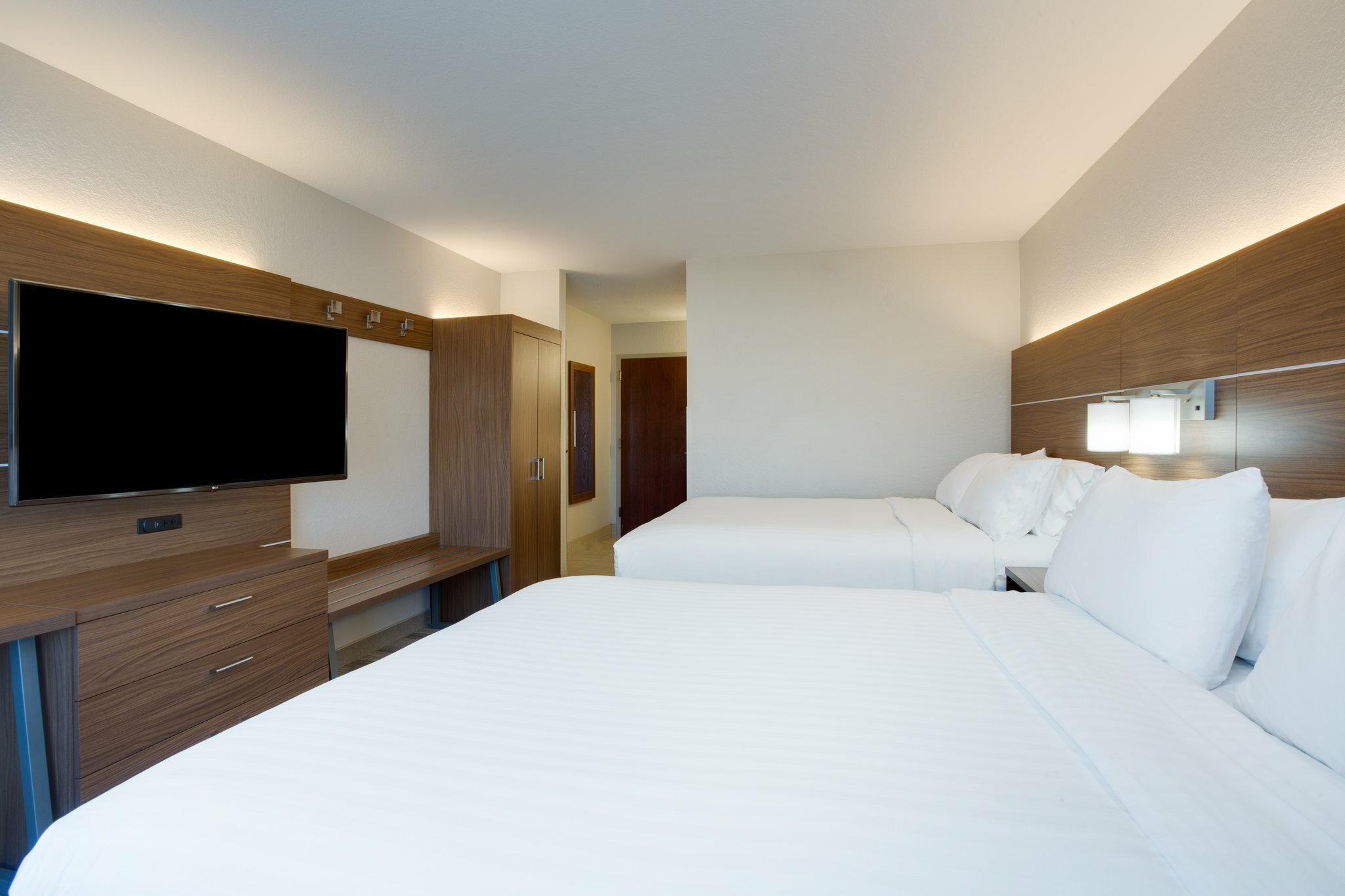 Фото Holiday Inn Express Hotel & Suites Tampa-Fairgrounds-Casino, an Ihg Hotel