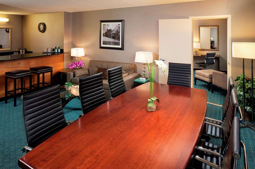 Фото DoubleTree by Hilton Roseville Minneapolis