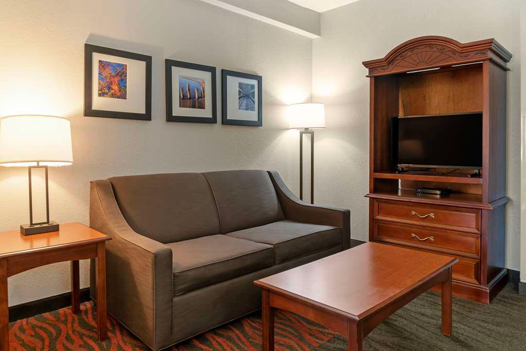 Фото Best Western Executive Inn & Suites
