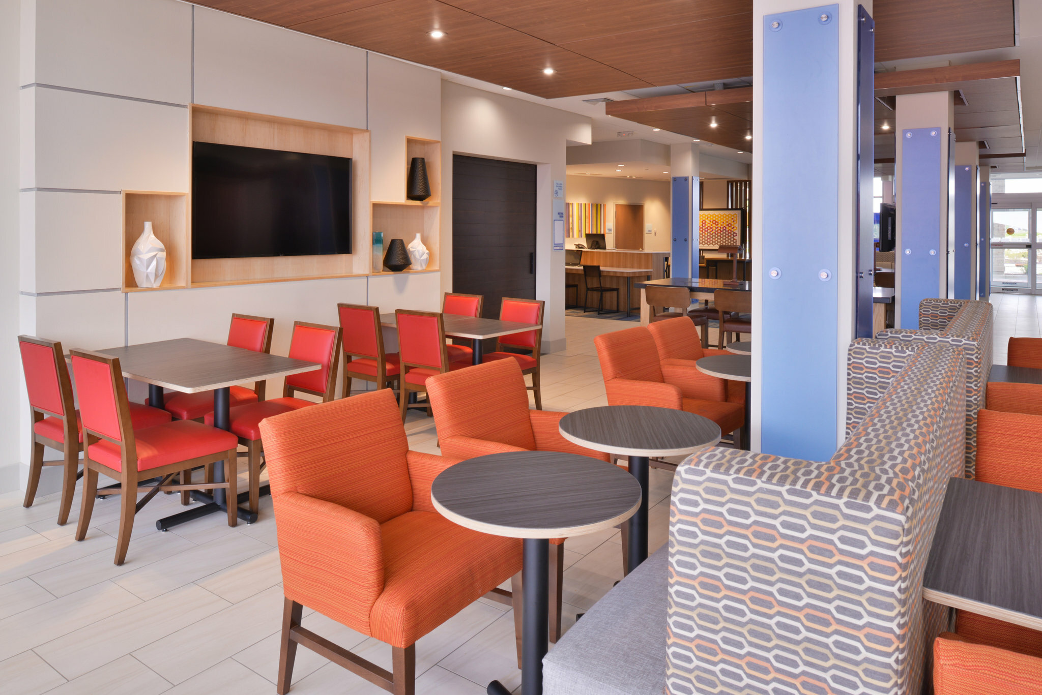 Фото Holiday Inn Express & Suites Madison, an Ihg Hotel