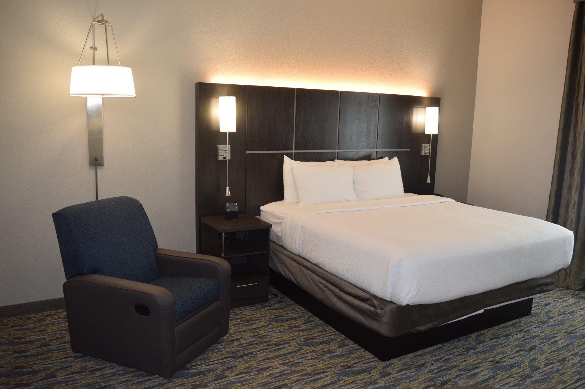Фото Candlewood Suites Nashville - Metro Center, an Ihg Hotel
