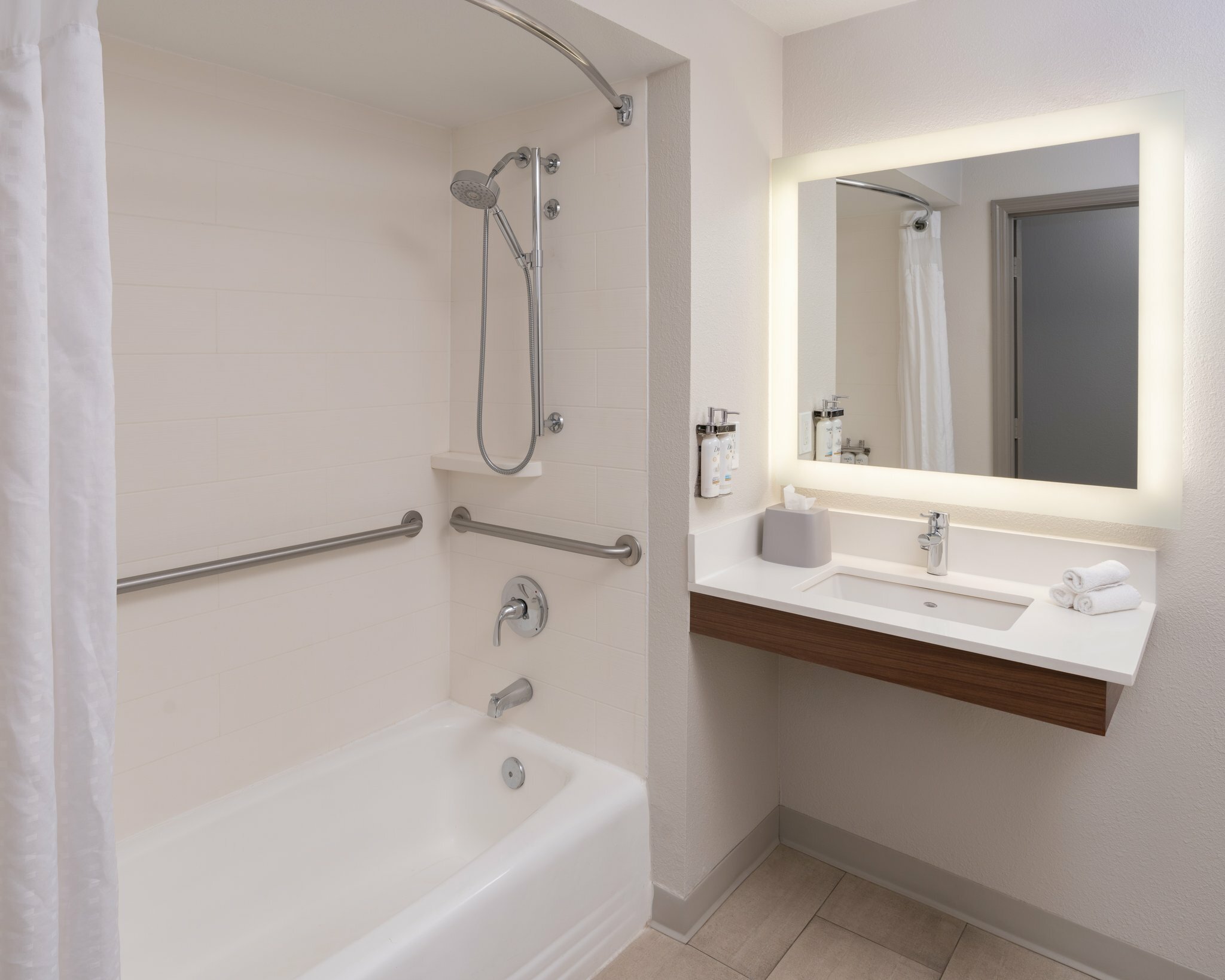 Фото Holiday Inn Express & Suites Orlando International Airport