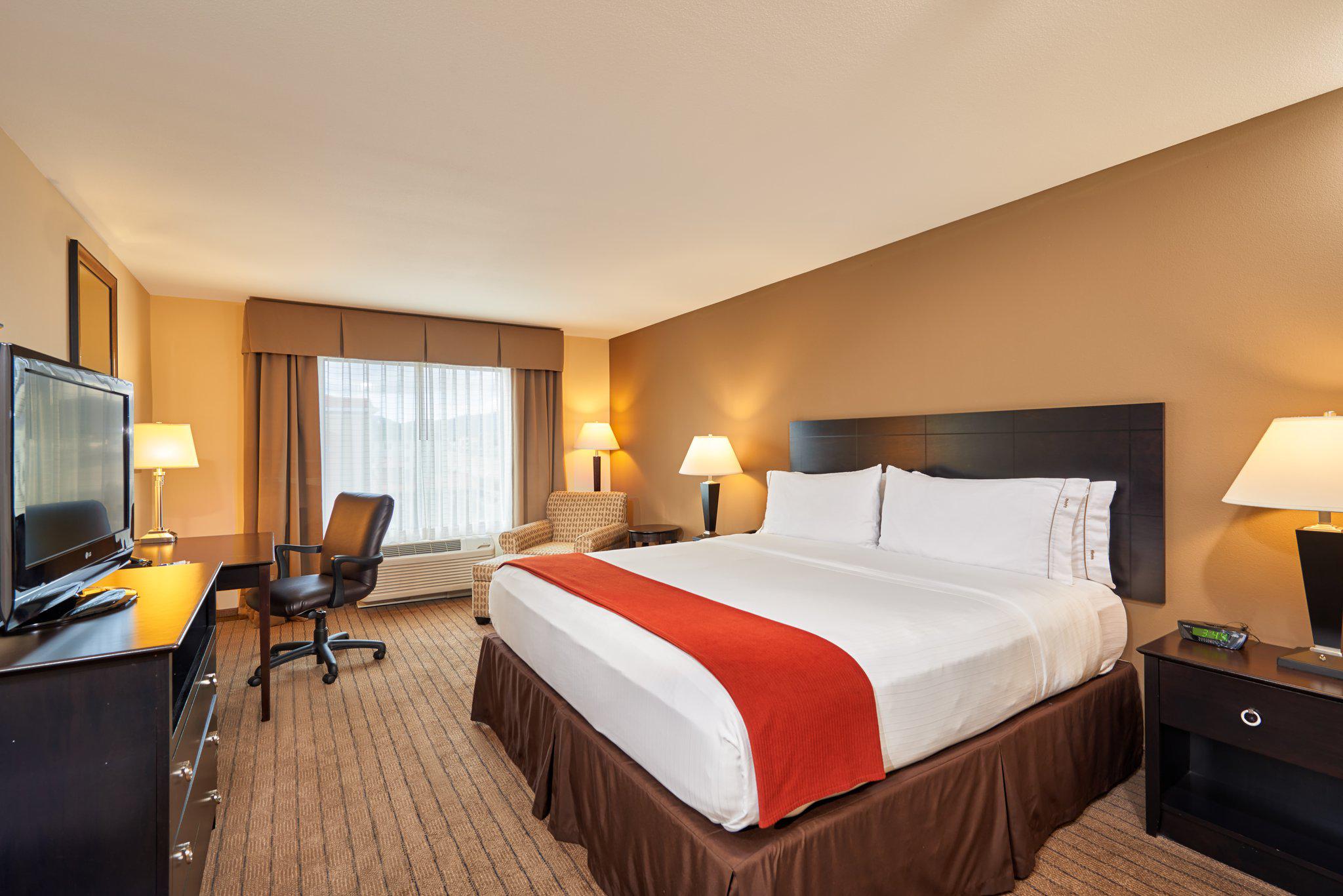 Фото Holiday Inn Express & Suites El Paso Airport Area, an Ihg Hotel