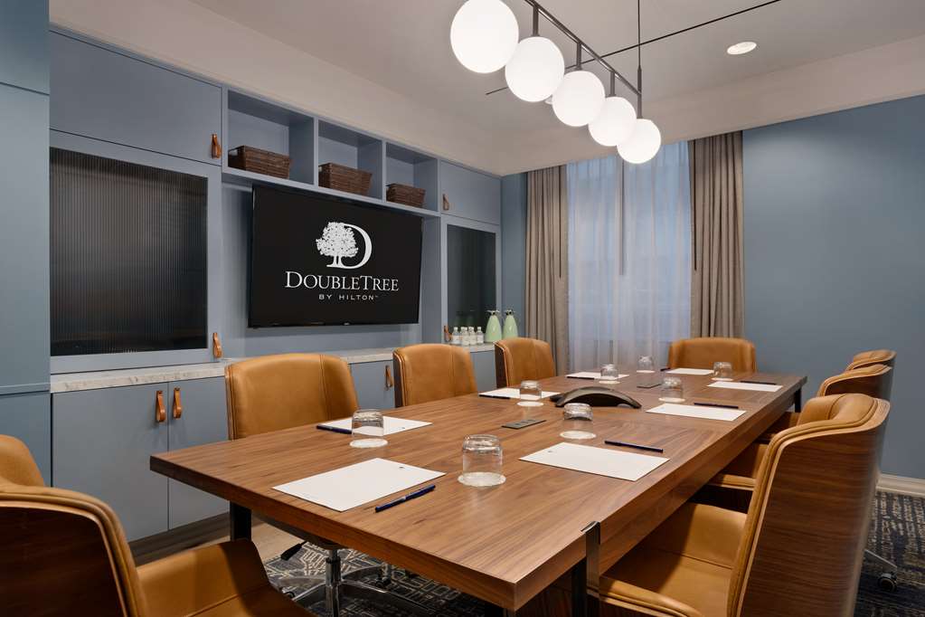 Фото DoubleTree by Hilton New York Downtown