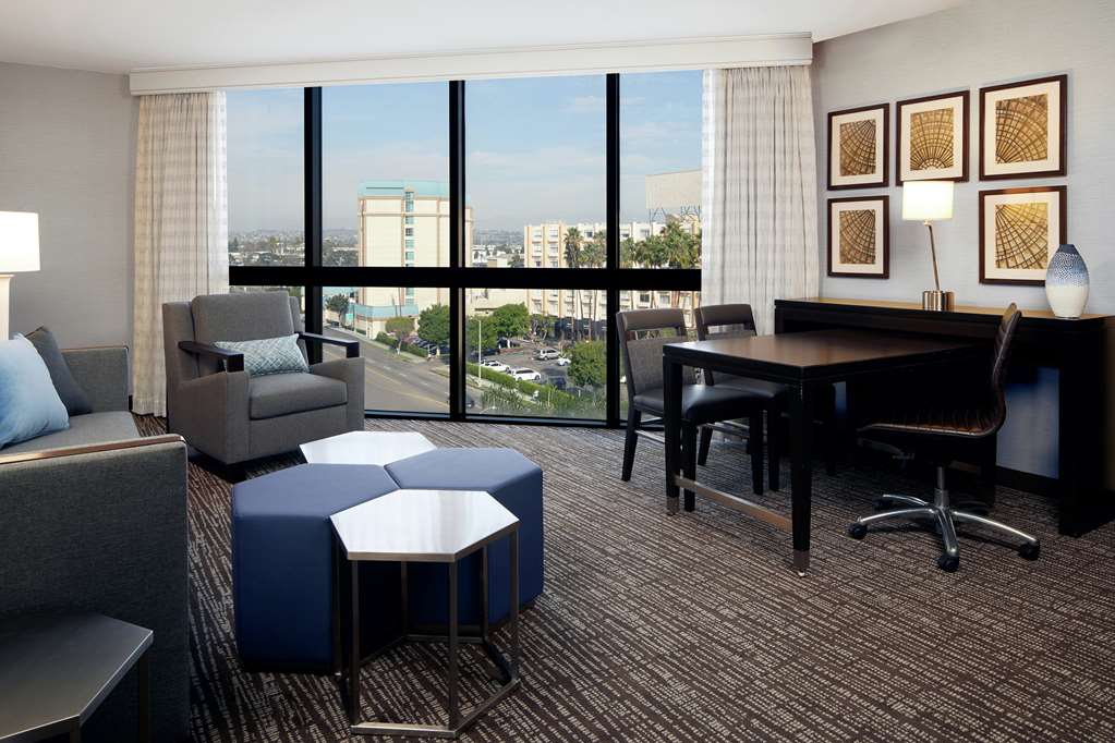 Фото Embassy Suites by Hilton Los Angeles International Airport North