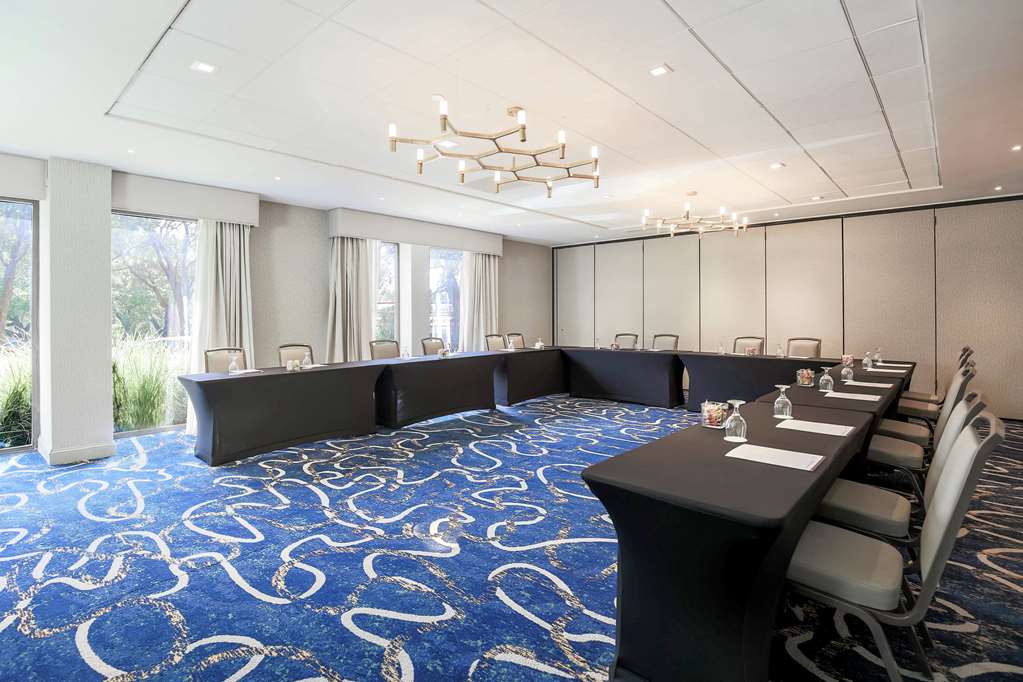 Фото DoubleTree by Hilton Austin - University Area