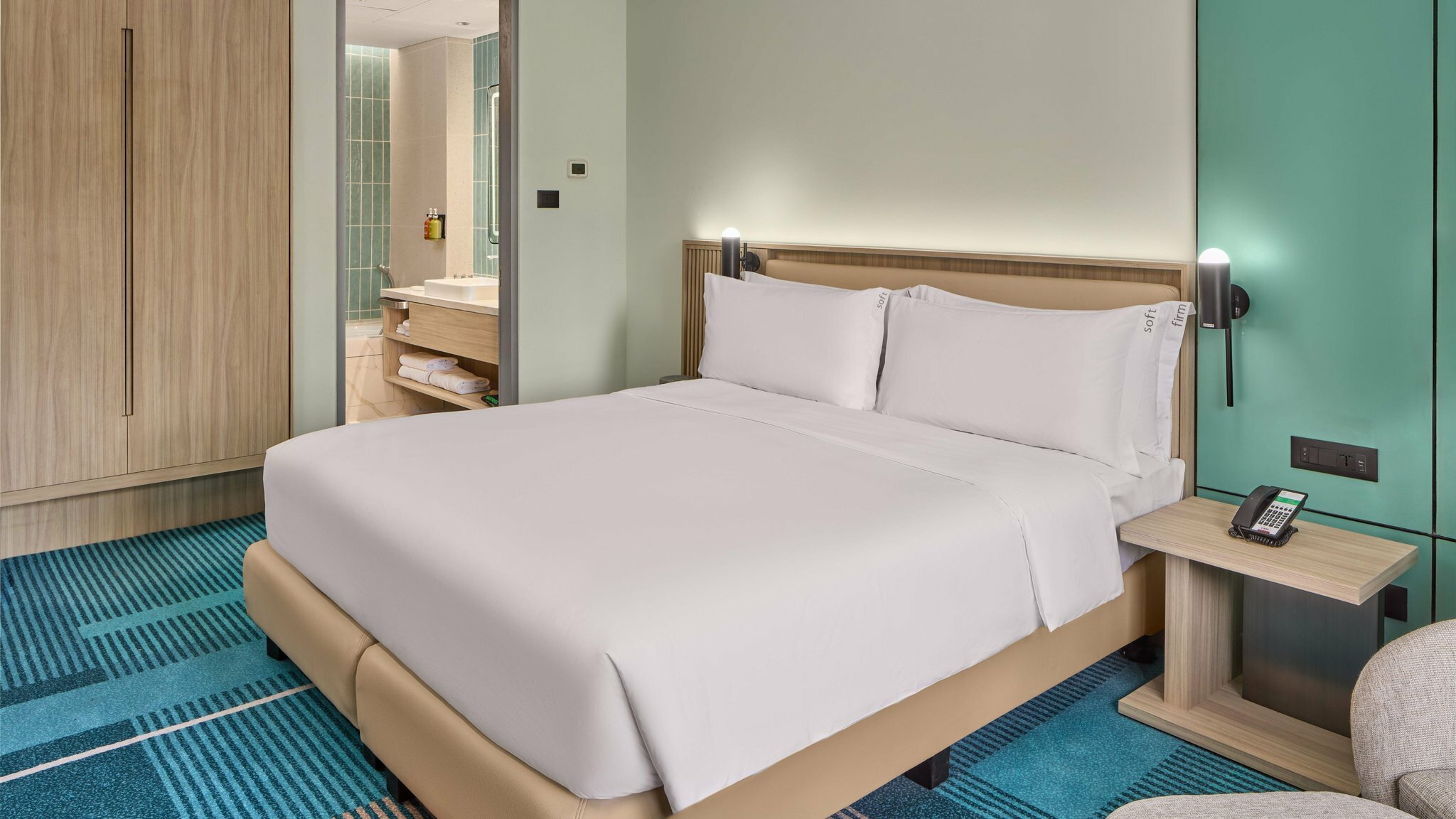 Фото Holiday Inn & Suites Makati, an Ihg Hotel