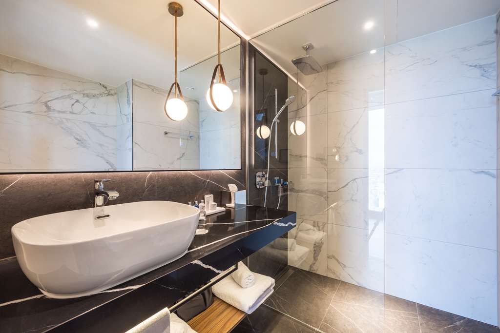Фото Radisson Blu Hotel At Porsche Design Tower Stuttgart