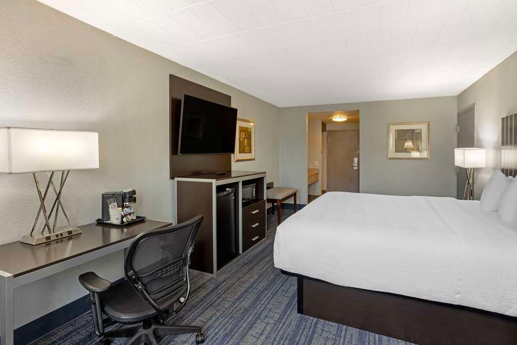 Фото Best Western Plus Reading Inn & Suites