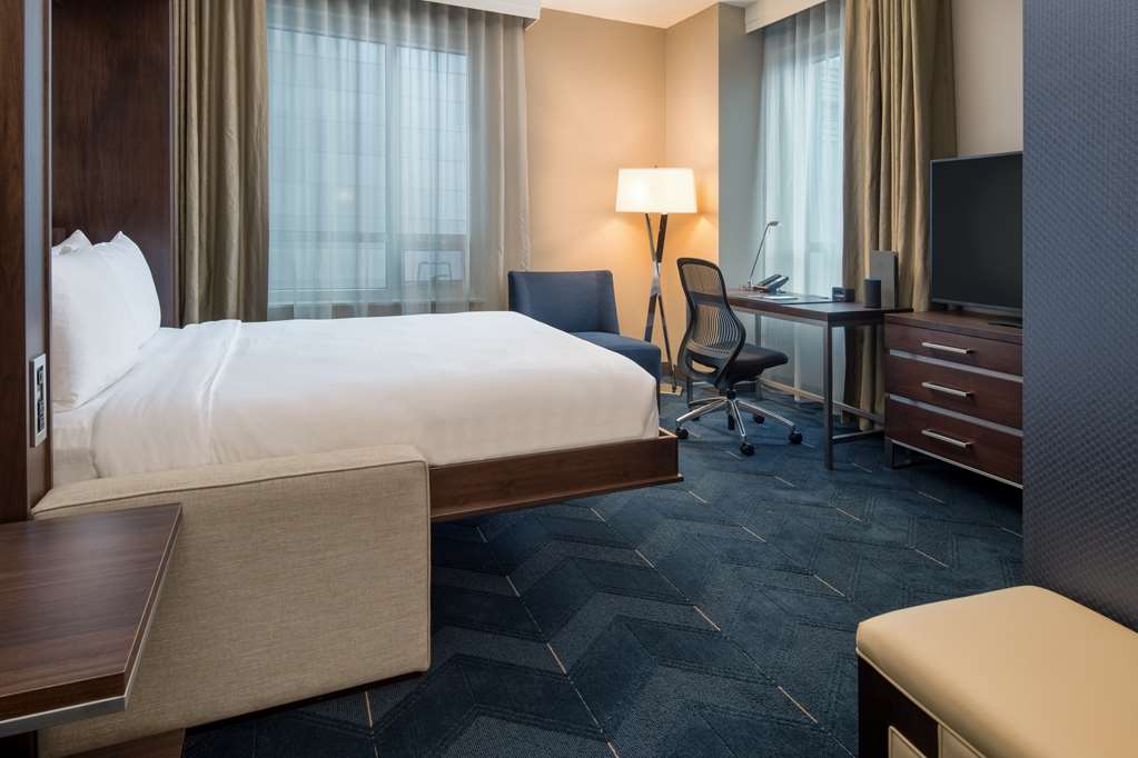 Фото Embassy Suites by Hilton Seattle Downtown Pioneer Square