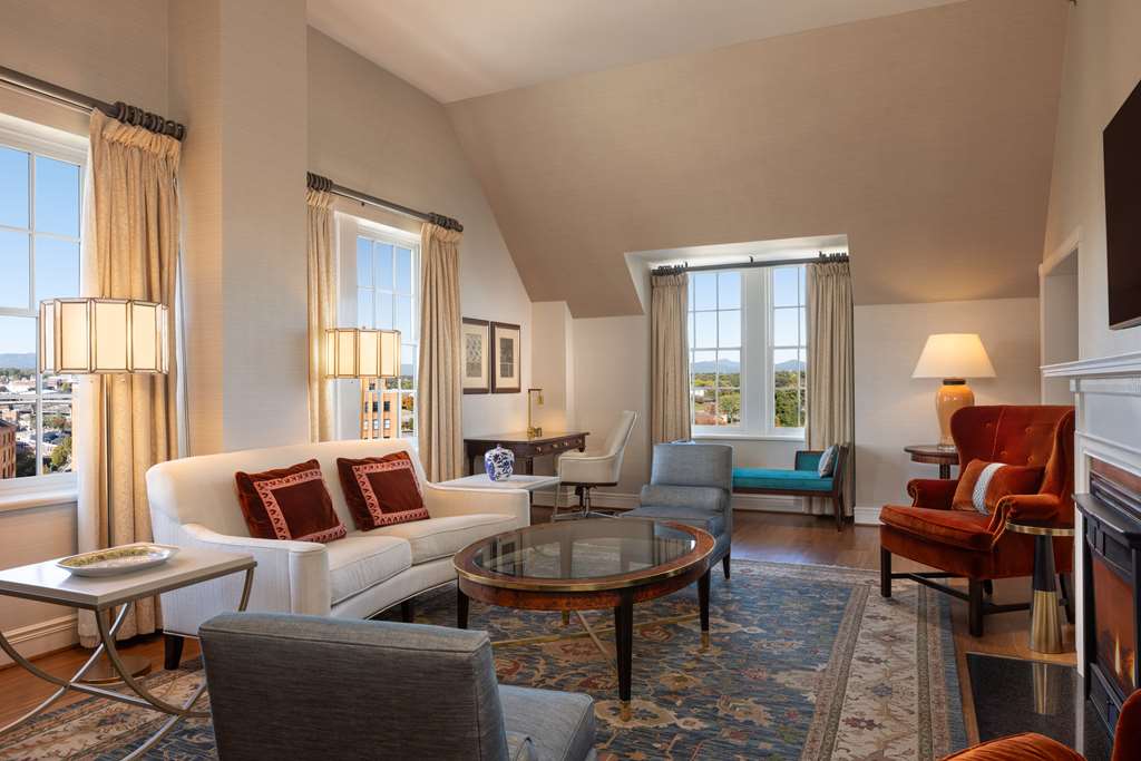 Фото Hotel Roanoke & Conference Ctr, Curio Collection by Hilton