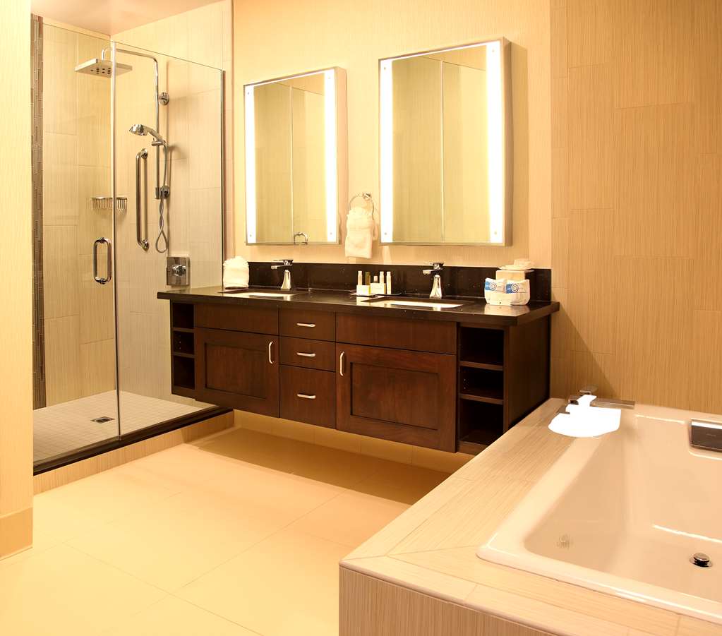 Фото DoubleTree by Hilton Claremont