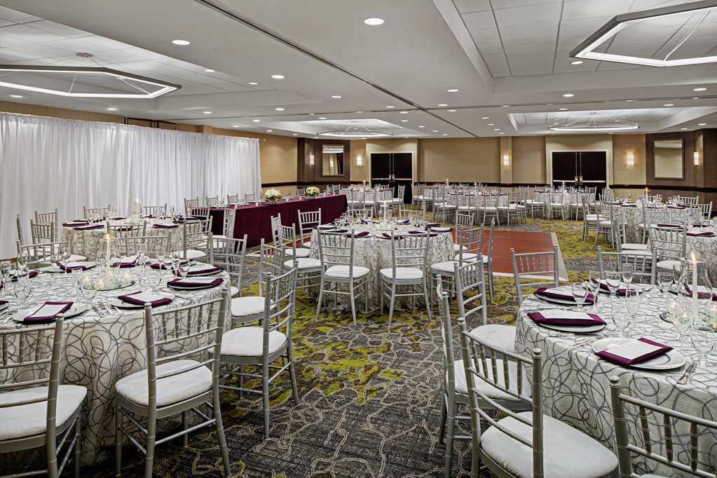 Фото DoubleTree Suites by Hilton Hotel Charlotte - SouthPark