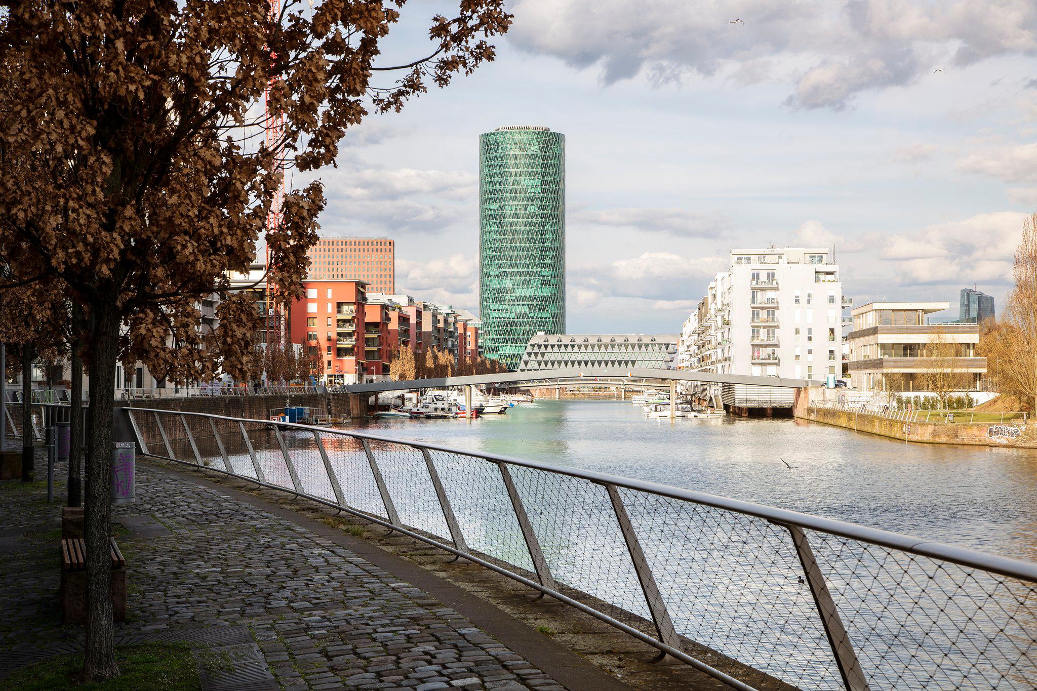 Фото Holiday Inn Express Frankfurt Messe