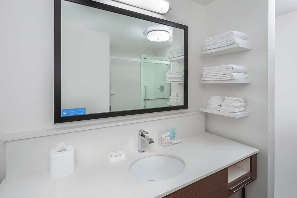 Фото Hampton Inn & Suites San Diego Airport Liberty Station