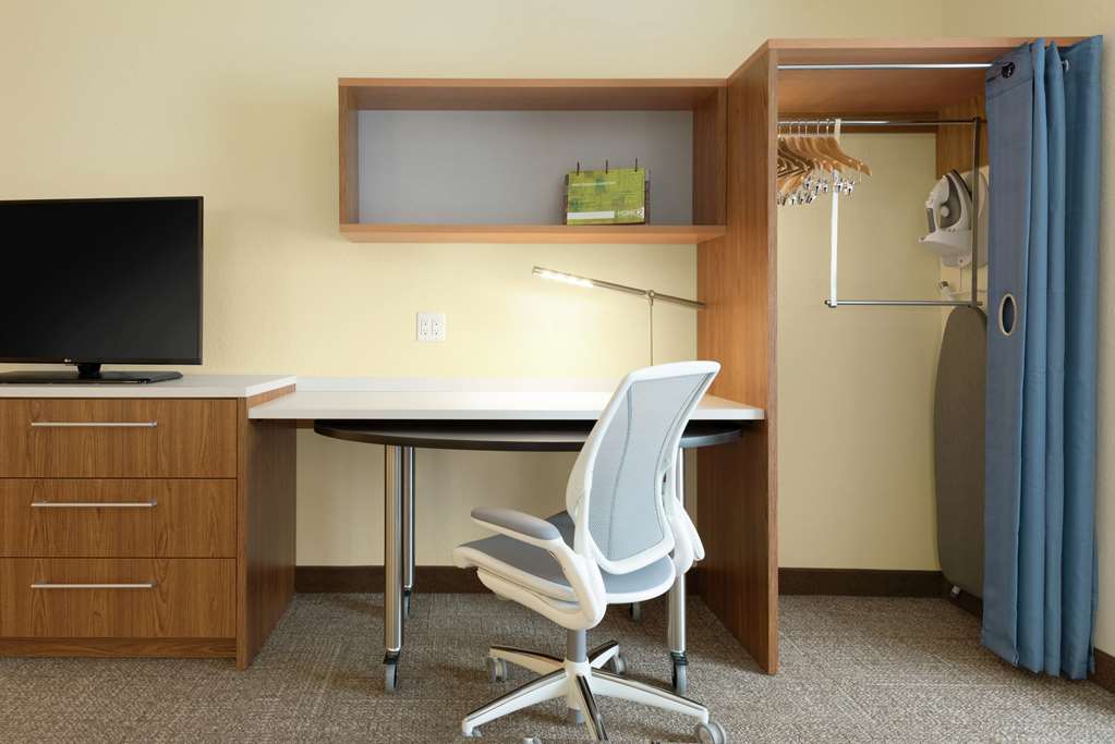 Фото Home2 Suites by Hilton Milwaukee Airport