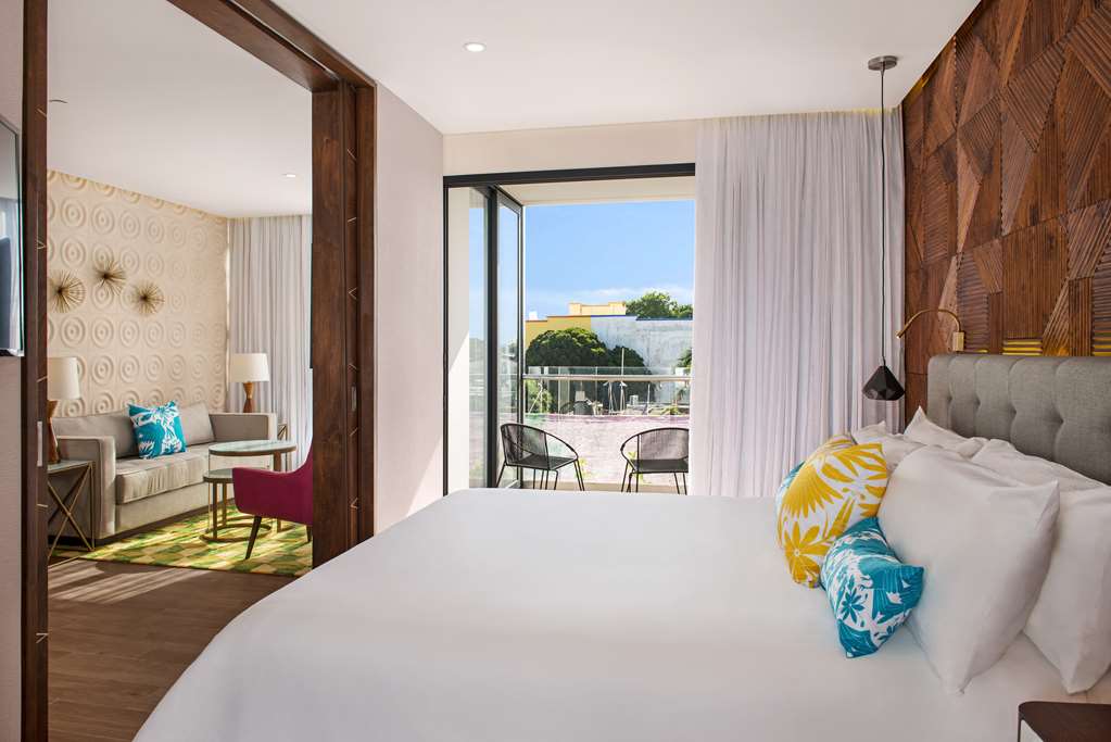 Фото Апартаменты The Fives Downtown Hotel & Residences, Curio Collection by Hilton