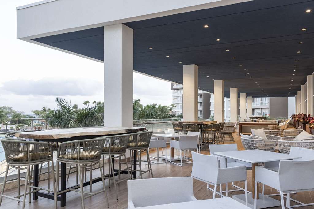Фото Embassy Suites by Hilton Aruba Resort