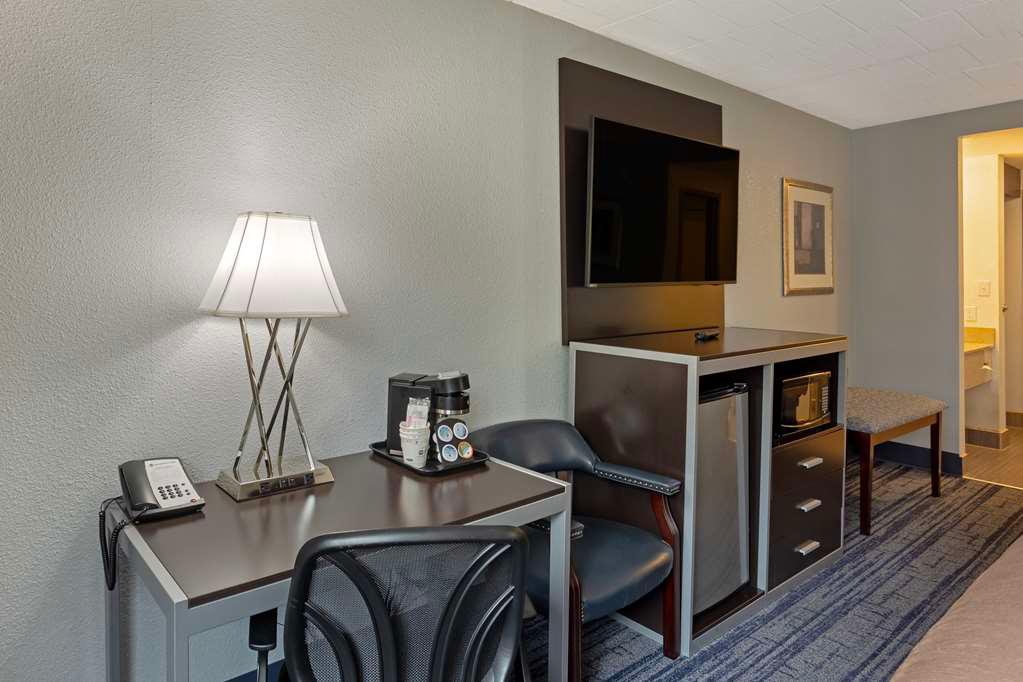 Фото Best Western Plus Reading Inn & Suites