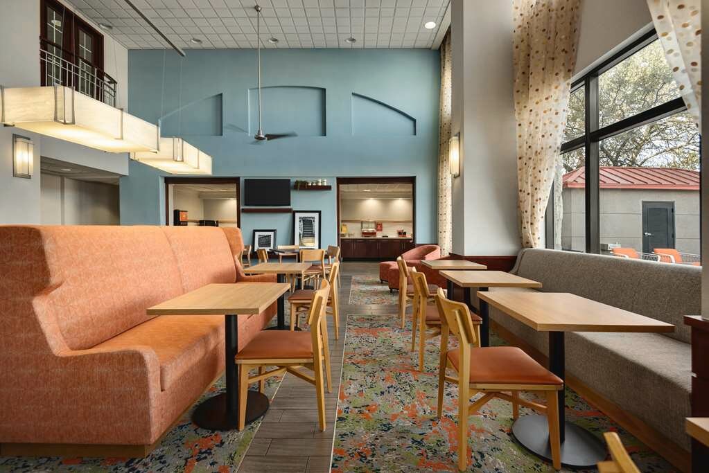 Фото Hampton Inn & Suites San Marcos