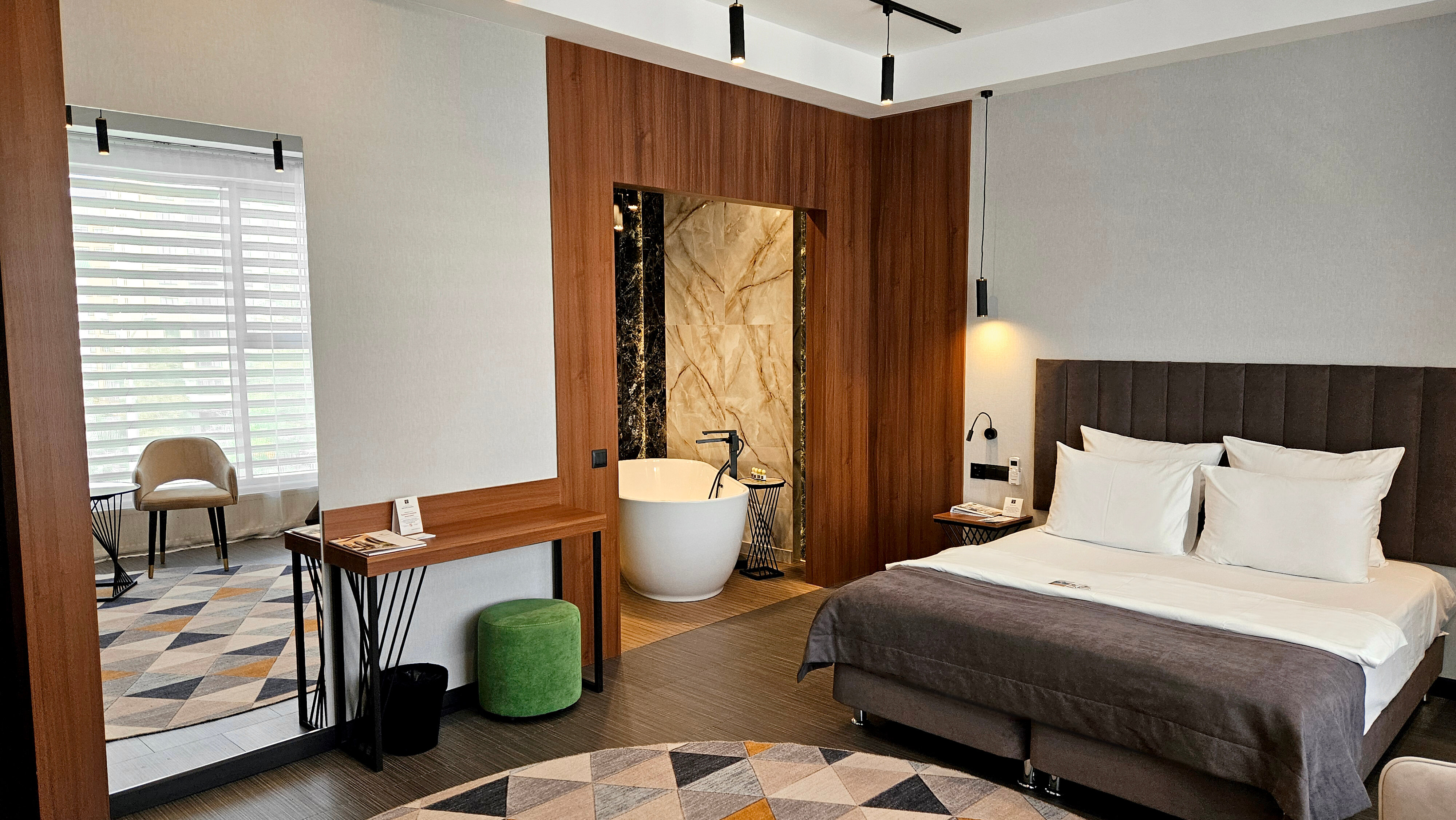 Фото отеля 1