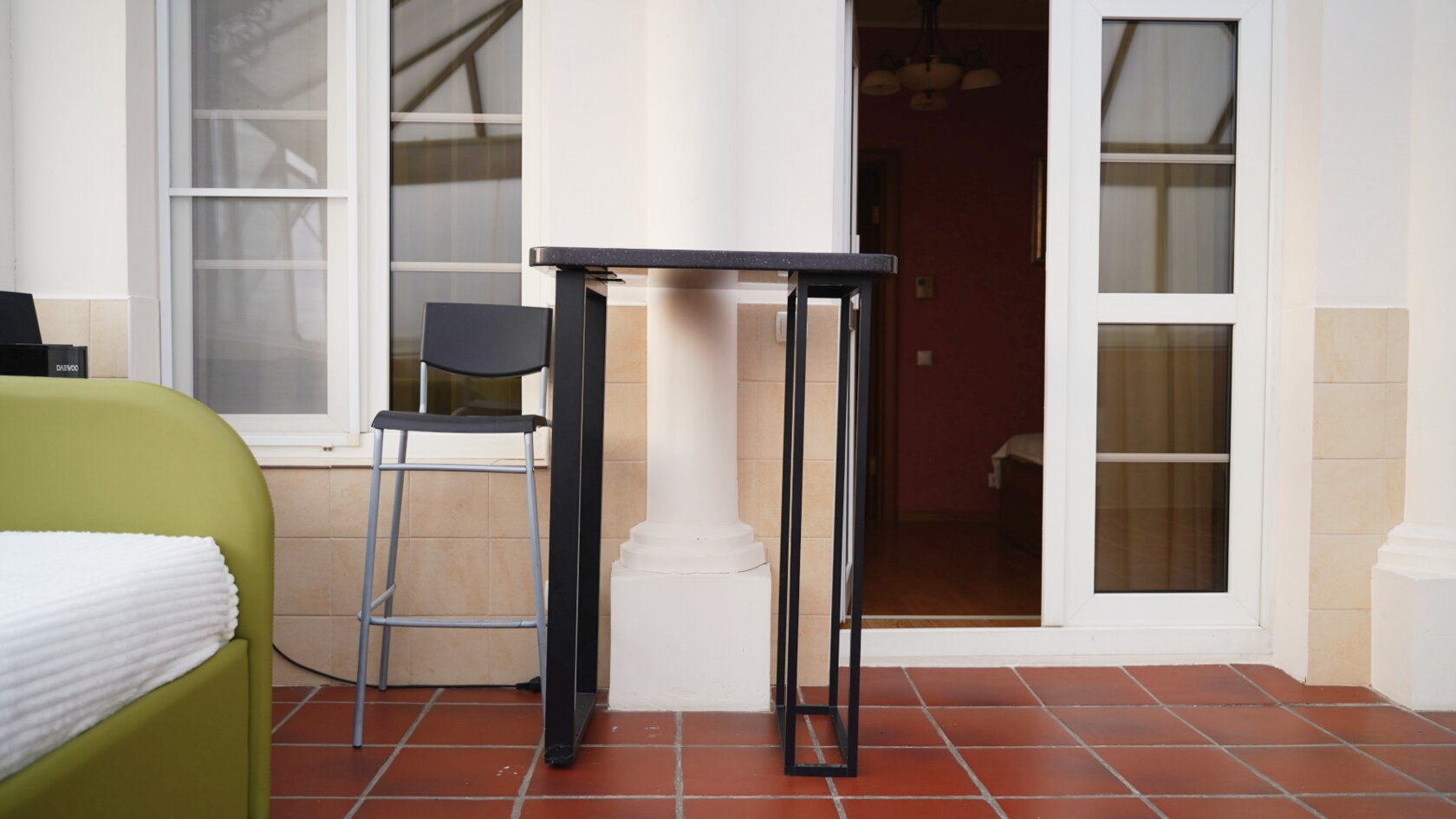 Фото Tony Wake Светлый