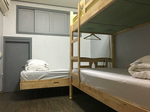 Гостиница Momojein Guest House - Hostel в Кенджу