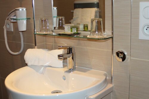 Гостиница Logis Hotel Les 3 Rois в Исудёне