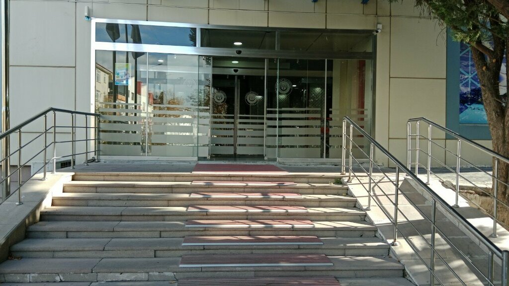 مركز رياضي Etimesgut Municipality Semi-Olympic Indoor Swimming Pool and Sports Complex ، أنقرة، صورة