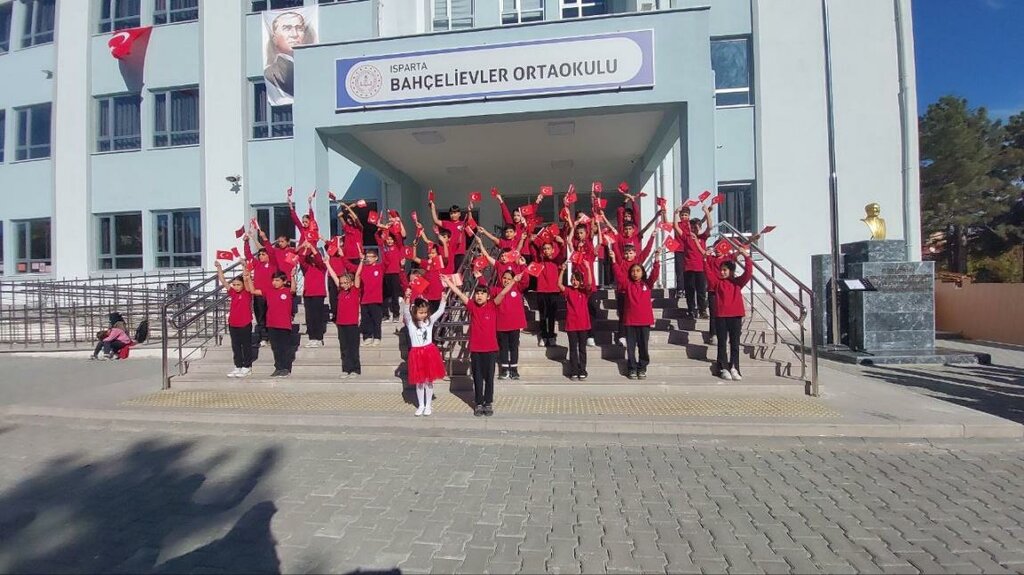School Bahcelievler Middle School, Isparta, photo