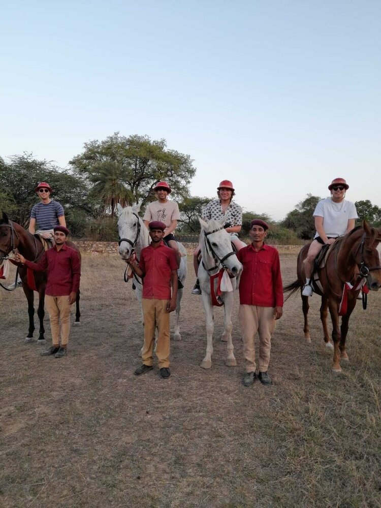 Фото Shikarbadi Hotel