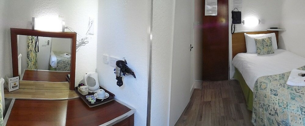 Фото Falcon Hotel