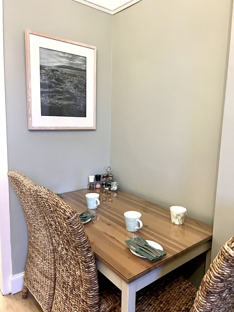 Фото Bythesea Guest House