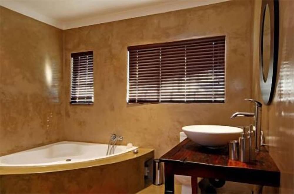 Фото African Moon Corporate House