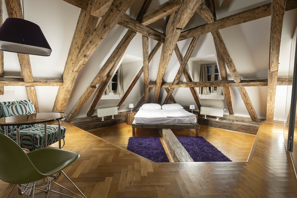 Фото Three Golden Crowns Apartments